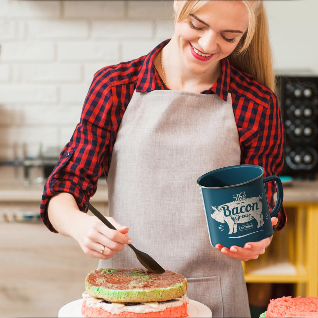 PGYARD Mini Bacon Grease Container With Strainer - 15OZ Enamel Grease Saver, Farmhouse Bacon Grease Keeper For Kitchen Fat Storage, Dishwasher Safe-Red