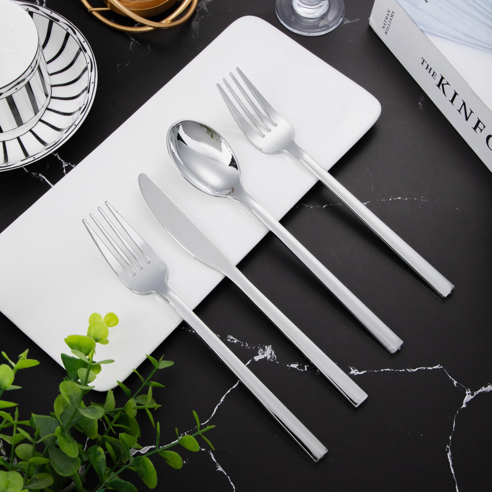 DaYammi 100Pcs Gold Plastic Spoons, Disposable Silverware, plastic Cutlery Heavy Duty Disposable Flatware Dinnerware Perfect for Dinner Parties, Gold disposable Spoons for Party Wedding Dinner