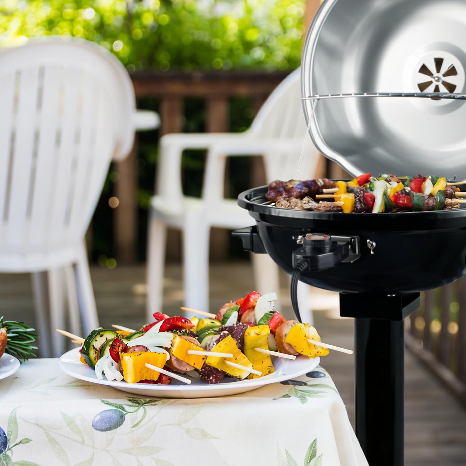 Electric Grill, Techwood Indoor/Outdoor Electric BBQ Grill, 1600W Portable Removable Stand Grill with Adjustable Heat & Drip Tray, Double Layer Design for Party, Patio & Backyard (Black)