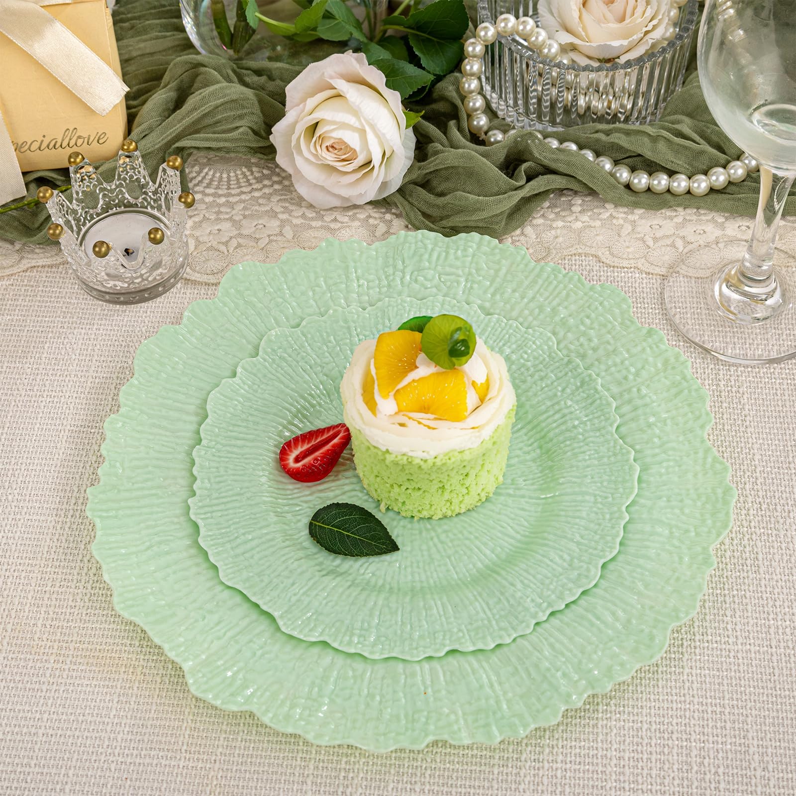 DaYammi 60Pcs Gold Plastic Plates-Elegant Gold Plates Disposable & Reusable-Heavy Duty Plastic Plates for Party Including 30 Dinner Plate, 30 Dessert Plate for Weddings,Dinner Parties