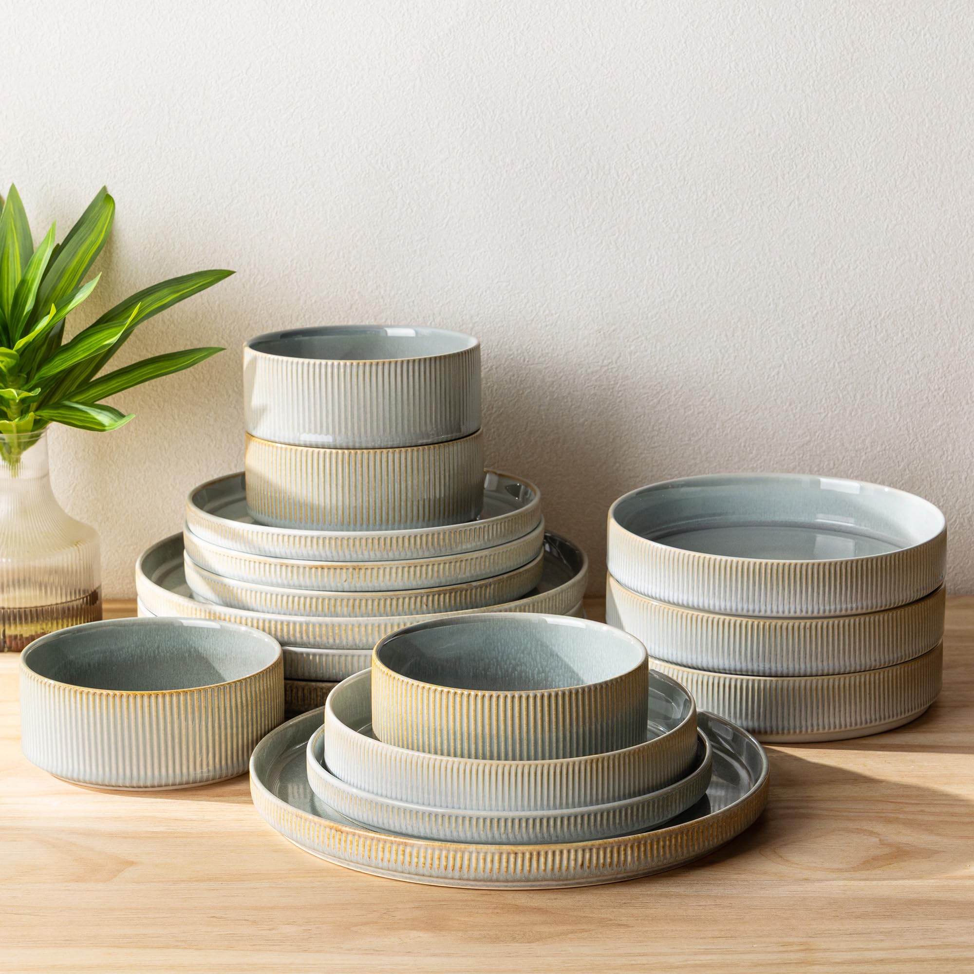 TheTerra Ceramic Dinnerware Sets for 4, 12 Pieces Porcelain Lightweight Speckled Plates and Bowls Sets, Scratch Resistant Dish Set, Oven & Microwave & Dishwasher Safe