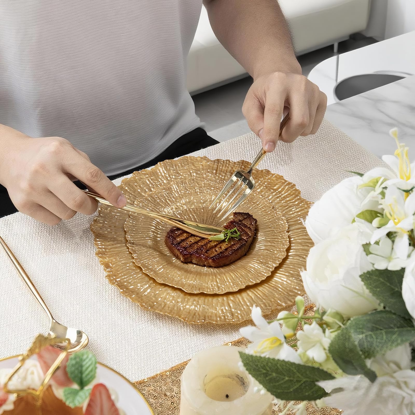 DaYammi 60Pcs Gold Plastic Plates-Elegant Gold Plates Disposable & Reusable-Heavy Duty Plastic Plates for Party Including 30 Dinner Plate, 30 Dessert Plate for Weddings,Dinner Parties