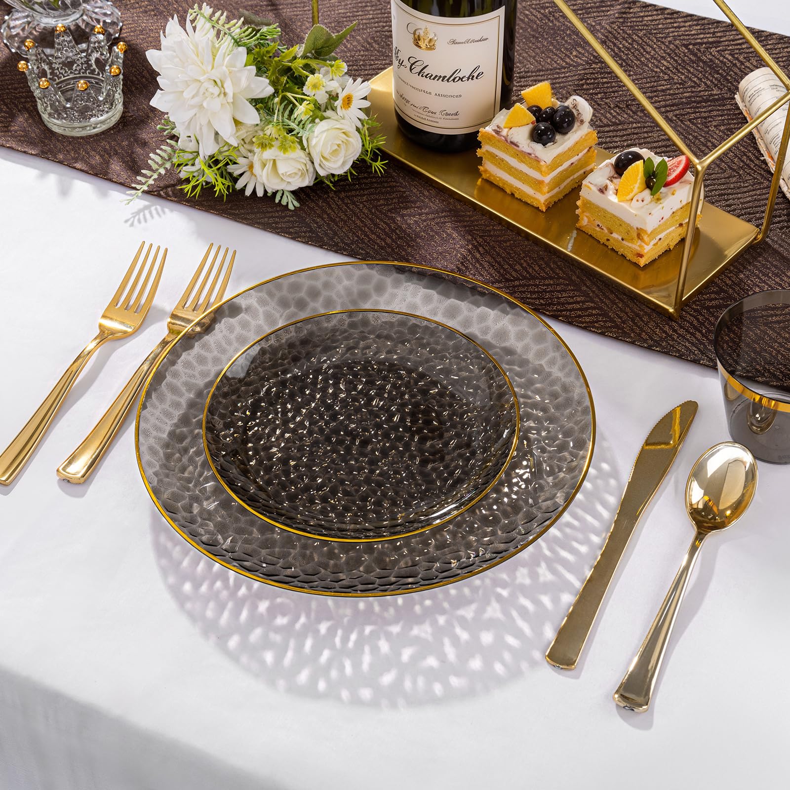 DaYammi 350PCS Clear Gold Plastic Dinnerware Set for 50 Guests, Hammered Disposable Plates for Party, Include: 50 Dinner Plates, 50 Dessert Plates, 150 Gold Silverware, 50 Napkins, 50 Cups