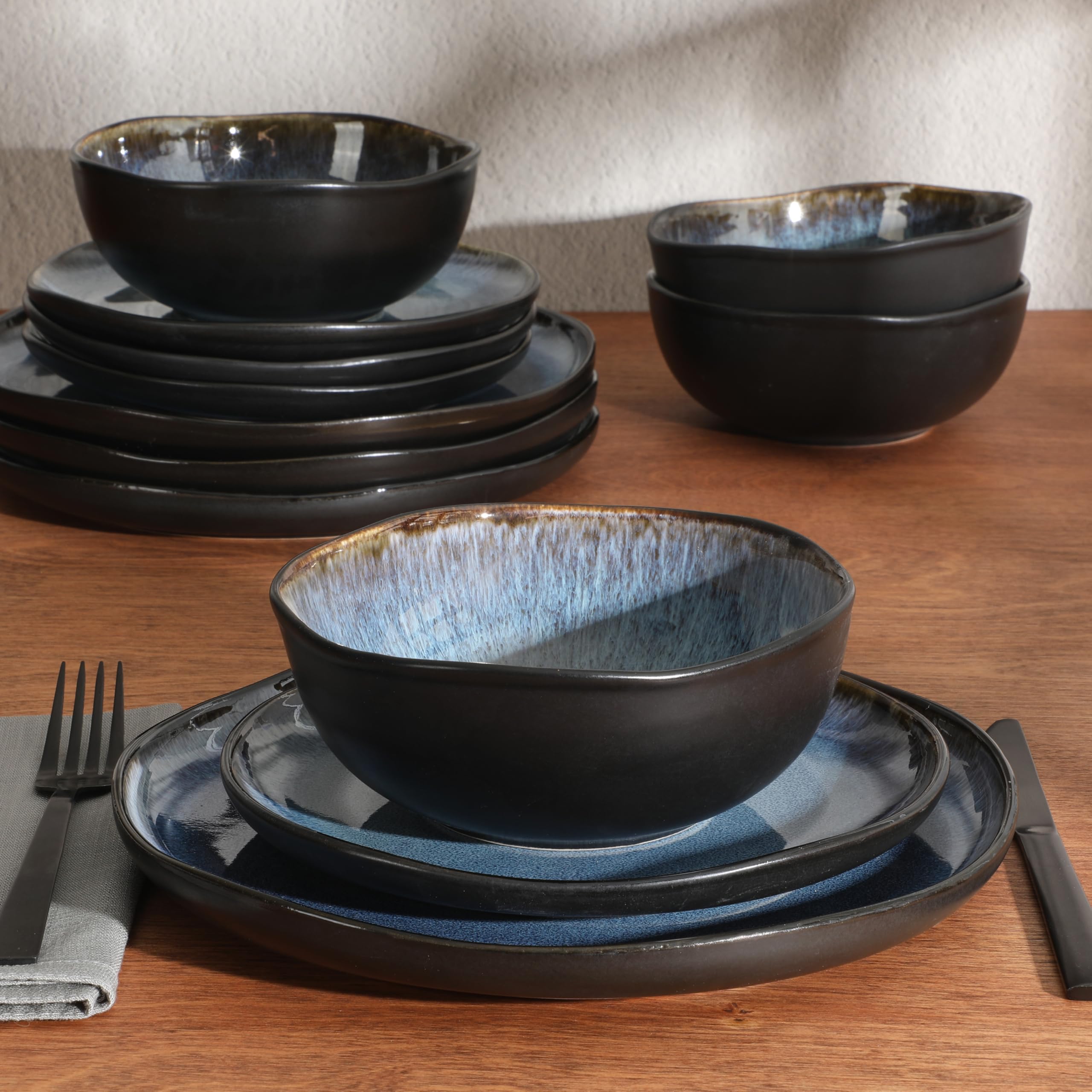 Gibson Elite Soho Lounge Square 16-Piece Dinnerware Set, Service for 4, Reactive Glaze Stoneware Plates and Bowls, Modern Dishes, Microwave & Dishwasher Safe – Red and Black