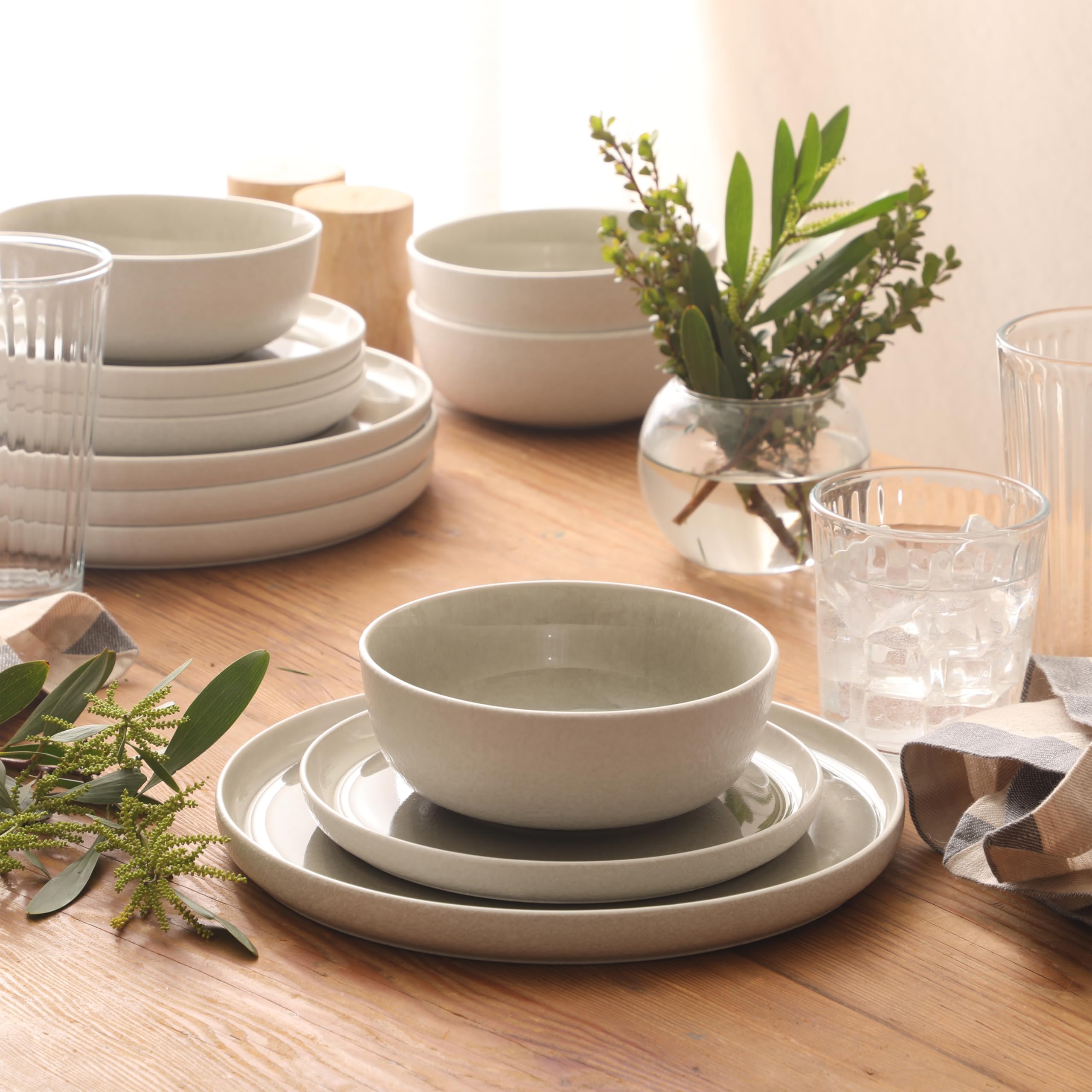 Gibson Elite Soho Lounge Square 16-Piece Dinnerware Set, Service for 4, Reactive Glaze Stoneware Plates and Bowls, Modern Dishes, Microwave & Dishwasher Safe – Red and Black