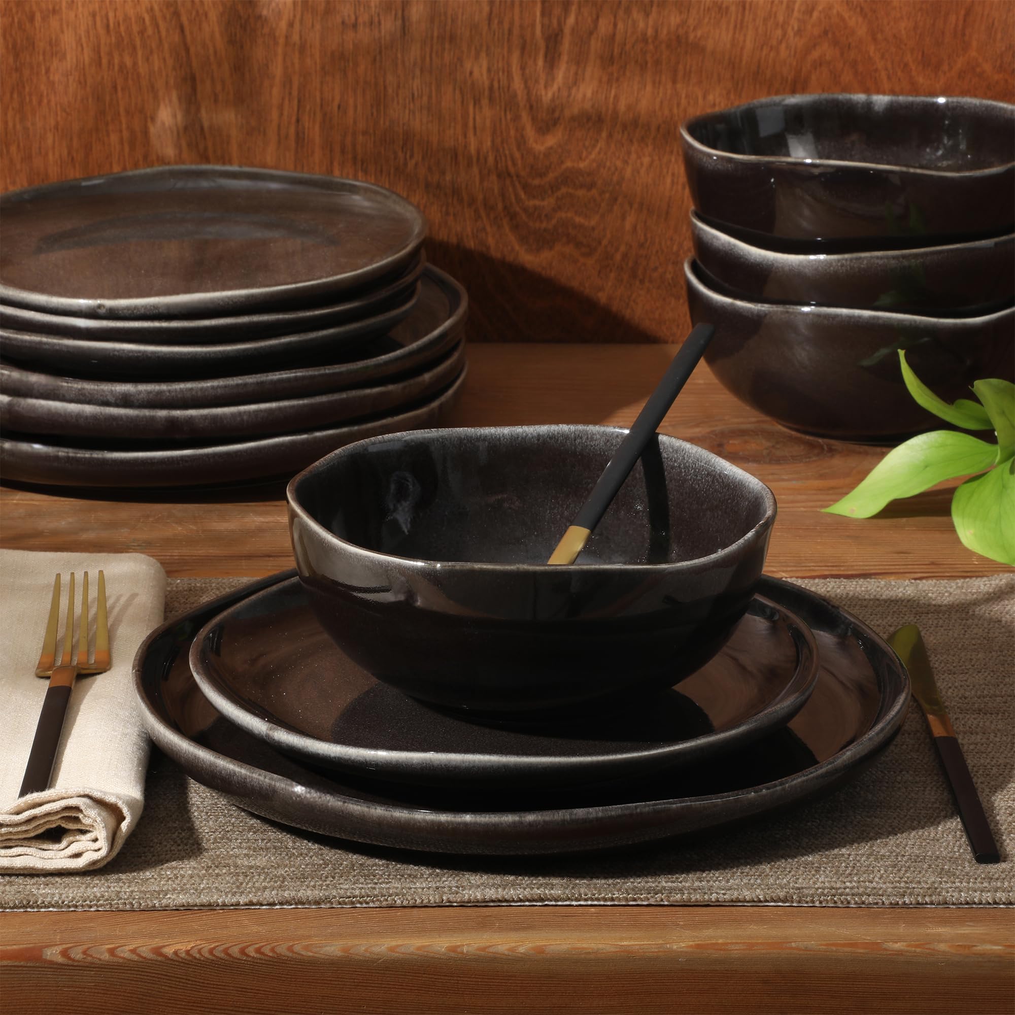 Gibson Elite Soho Lounge Square 16-Piece Dinnerware Set, Service for 4, Reactive Glaze Stoneware Plates and Bowls, Modern Dishes, Microwave & Dishwasher Safe – Red and Black