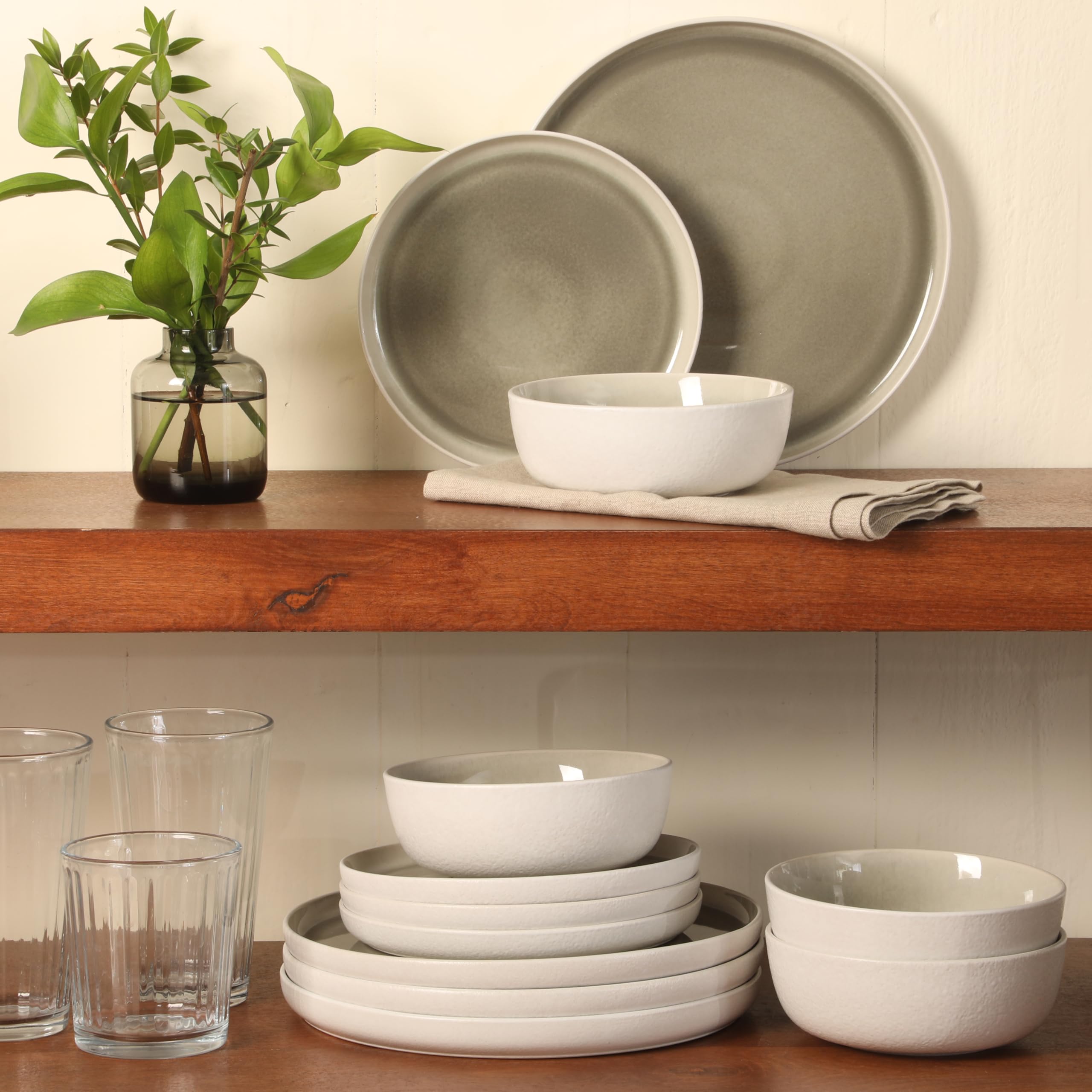 Gibson Elite Soho Lounge Square 16-Piece Dinnerware Set, Service for 4, Reactive Glaze Stoneware Plates and Bowls, Modern Dishes, Microwave & Dishwasher Safe – Red and Black