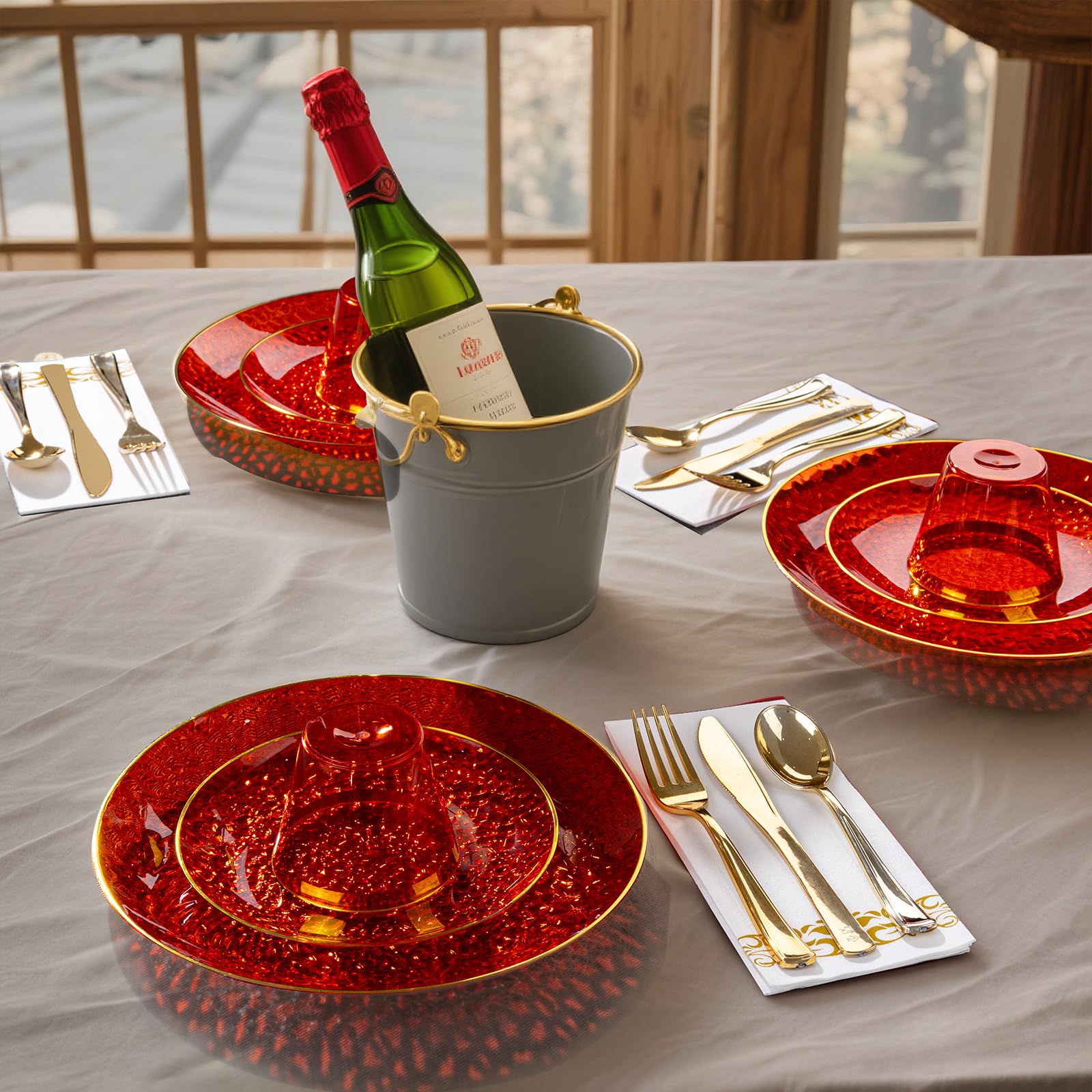DaYammi 350PCS Clear Gold Plastic Dinnerware Set for 50 Guests, Hammered Disposable Plates for Party, Include: 50 Dinner Plates, 50 Dessert Plates, 150 Gold Silverware, 50 Napkins, 50 Cups
