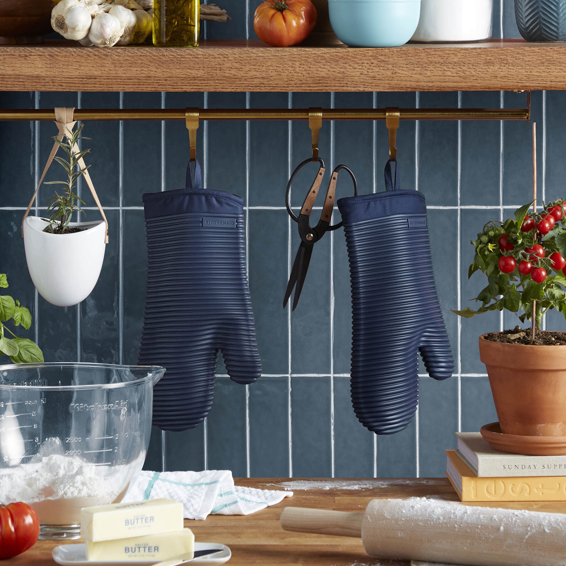 KITCHENAID Ribbed Soft Silicone Oven Mitt 2-Pack Set, 7.5"x13", Milkshake