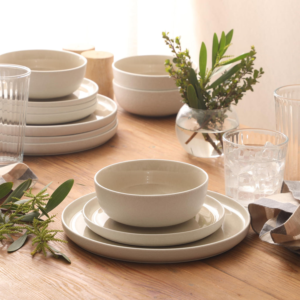 Gibson Elite Soho Lounge Square 16-Piece Dinnerware Set, Service for 4, Reactive Glaze Stoneware Plates and Bowls, Modern Dishes, Microwave & Dishwasher Safe – Red and Black
