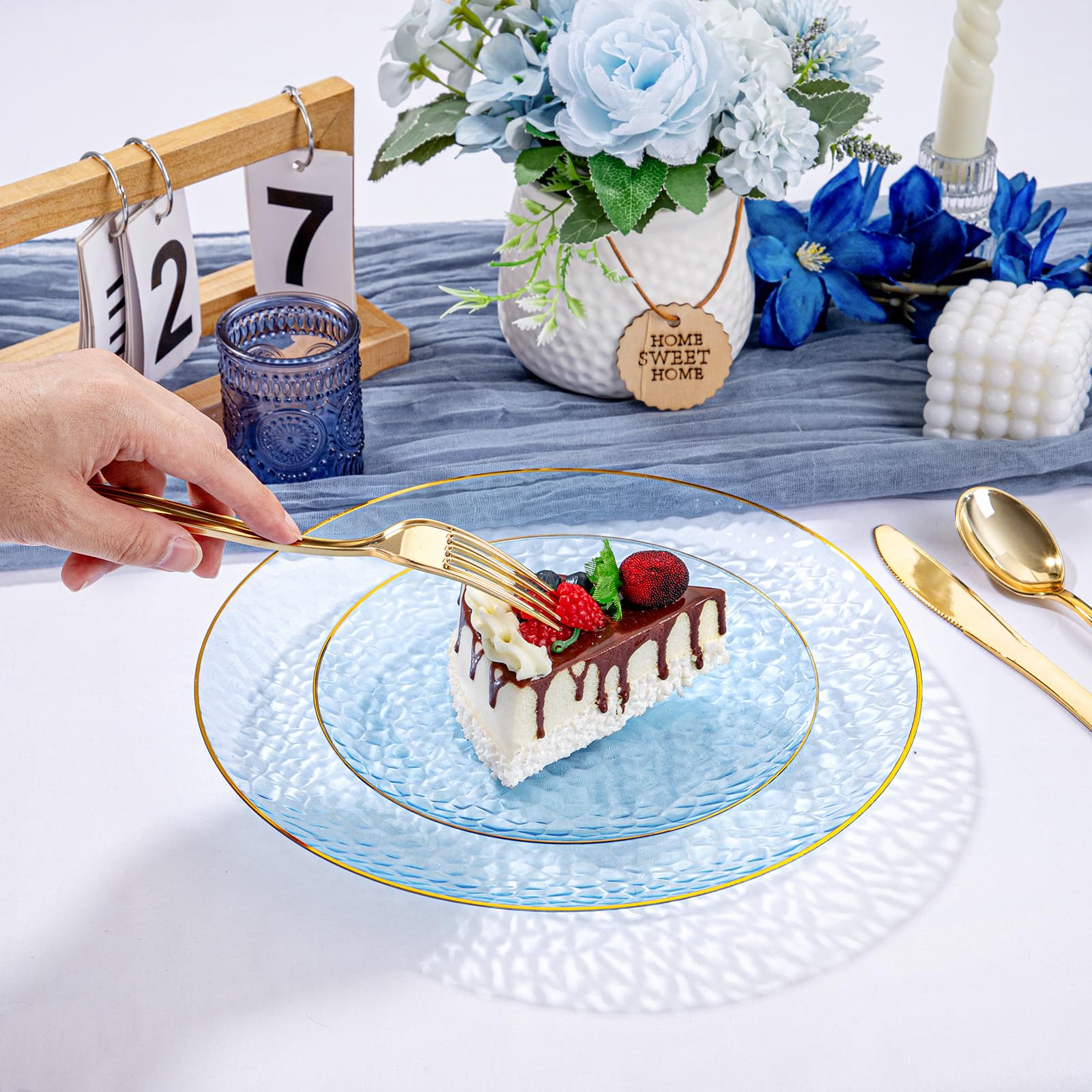 DaYammi 100 Pcs Clear Gold Plastic Plates, Hammered Party Plate, Fancy Plastic Plates Disposable Clear Disposable Dessert Platos, 7 Inch Heavy duty Plastic Dessert Platos for Party & Wedding