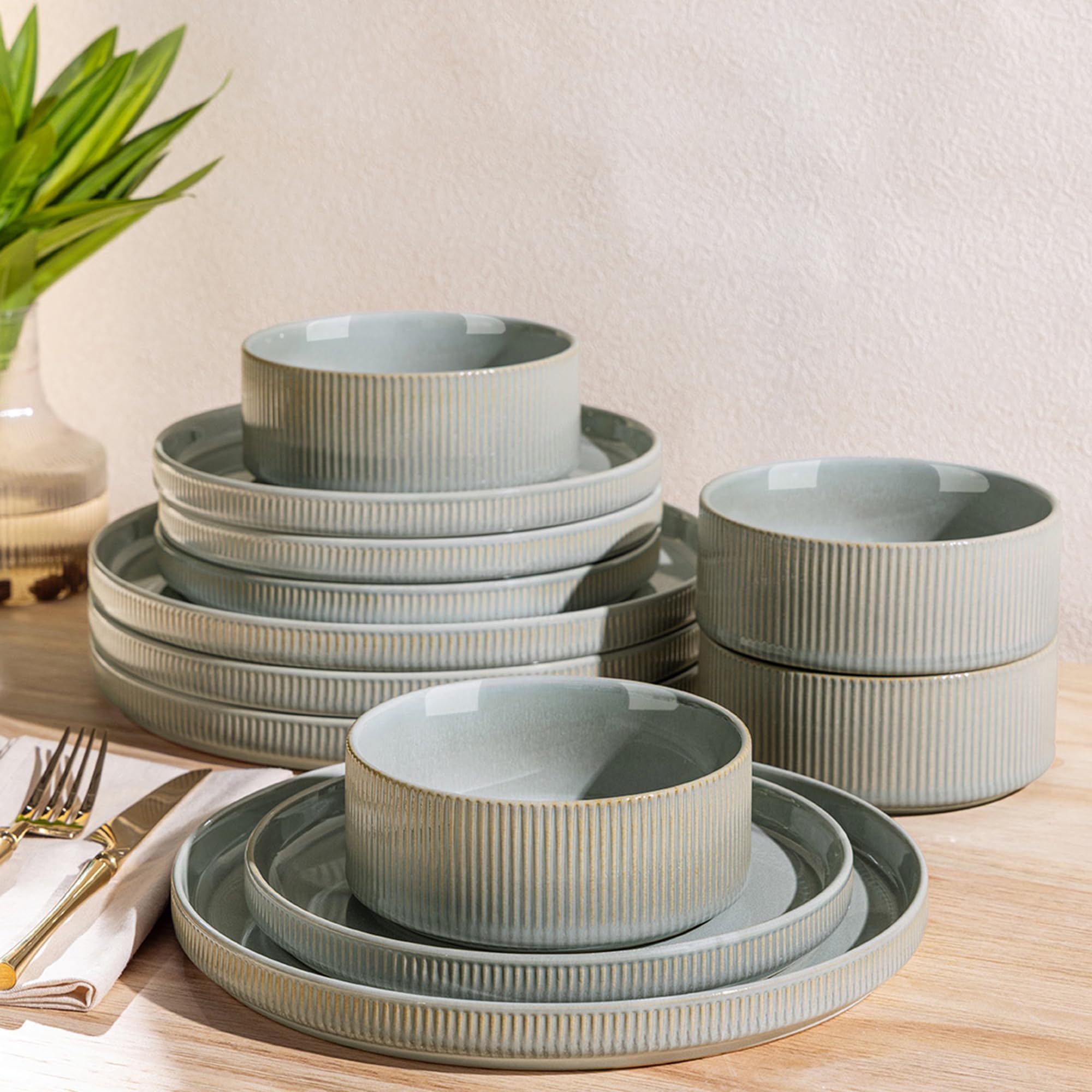 TheTerra Ceramic Dinnerware Sets for 4, 12 Pieces Porcelain Lightweight Speckled Plates and Bowls Sets, Scratch Resistant Dish Set, Oven & Microwave & Dishwasher Safe