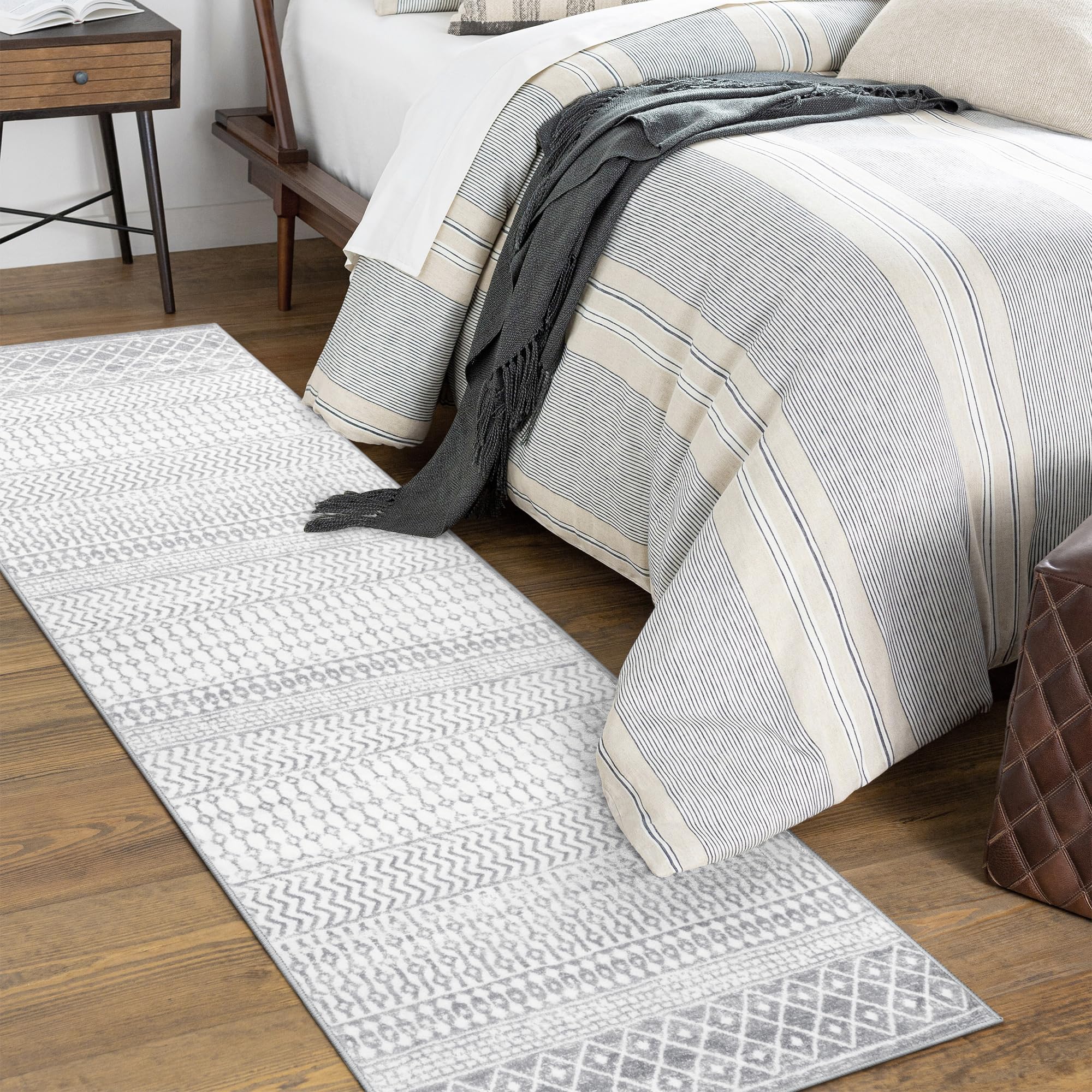Moroccan Washable Rugs, 2x3 Light Grey Rug Non-Slip Small Distressed Entryway Rugs, Soft Low-Pile Bedroom Rug Indoor Doormat Carpet for Entryway Kitchen Bathroom